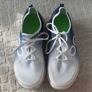 OOFOS Men's Navy and White Sneakers